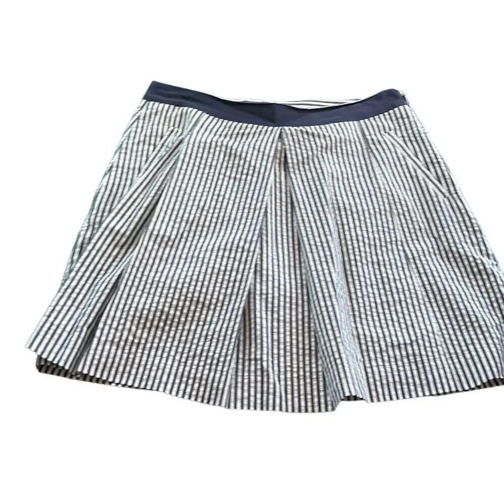 Banana Republic, navy and white seersucker skirt size 4